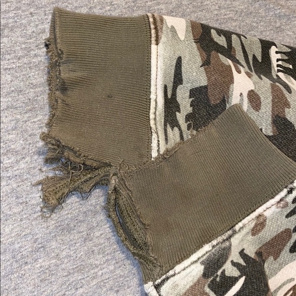 Sweatshirt - Picture 2 of 3